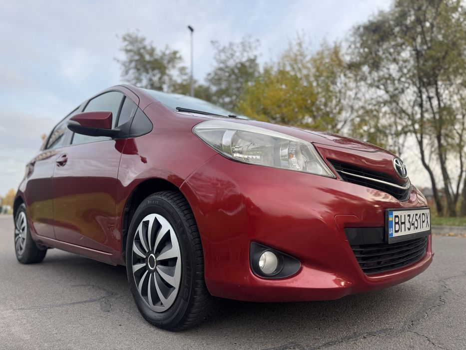 Toyota Yaris ,oficial,автомат