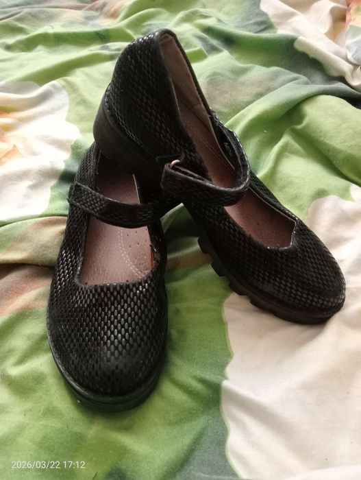 Взуття для дівчинки безкоштовно