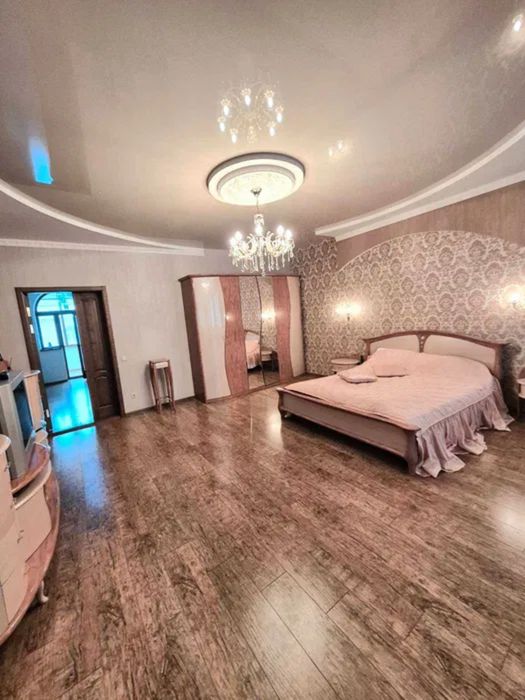 Продам елітний будинок + двоповерхова лазня з басейном в подарунок..