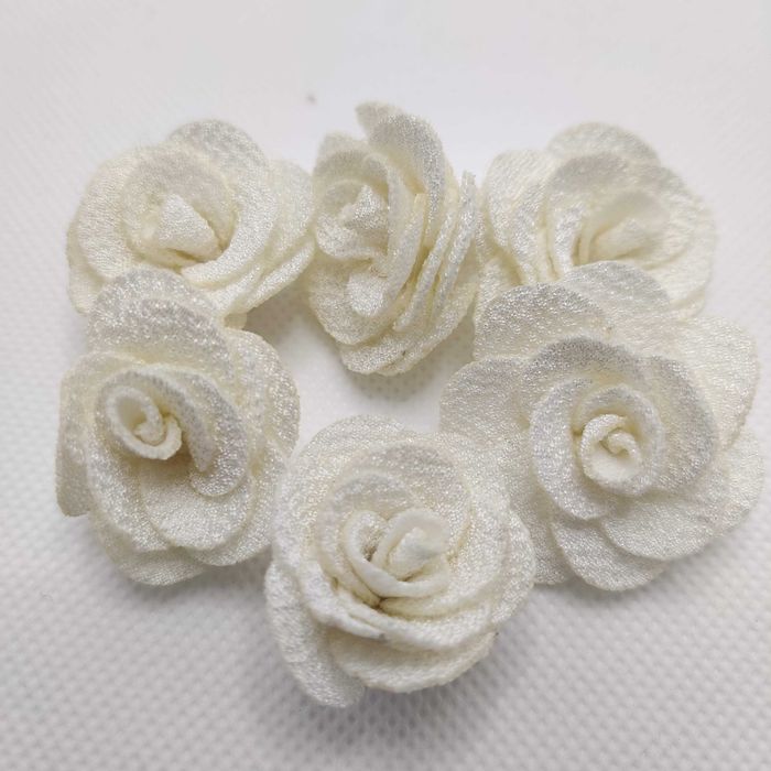 Flores Artificiais de Malha para Artesanato