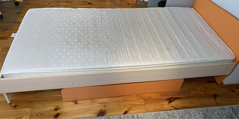 Łóżko. Materac gratis
