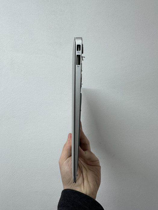 Продам Macbook Air 11” 2012p