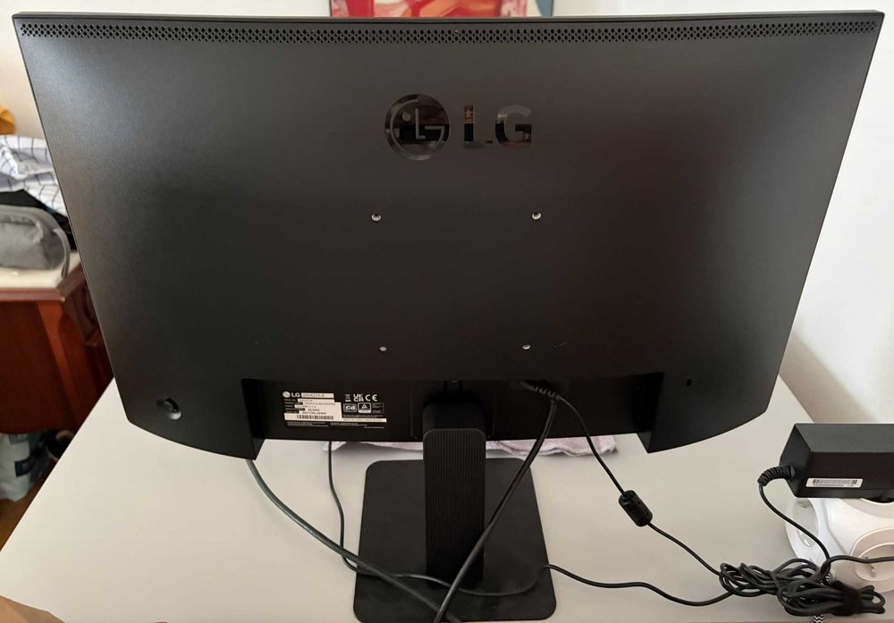 Monitor LG 24U421A-B 23.8" VA FullHD 100Hz HDR10 Curvo