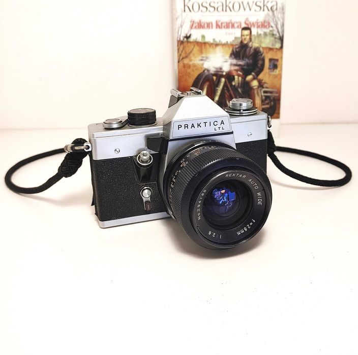 Srebrna lustrzanka analogowa PRAKTICA LTL szerokokątny REXTAR 2,8/28mm