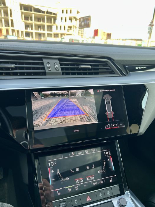Audi e-tron 2019 VIN WAUZZZGE0KB018795 фото оголошення 8 з 23