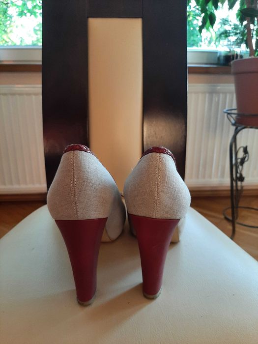 Piękne buty na obcasie