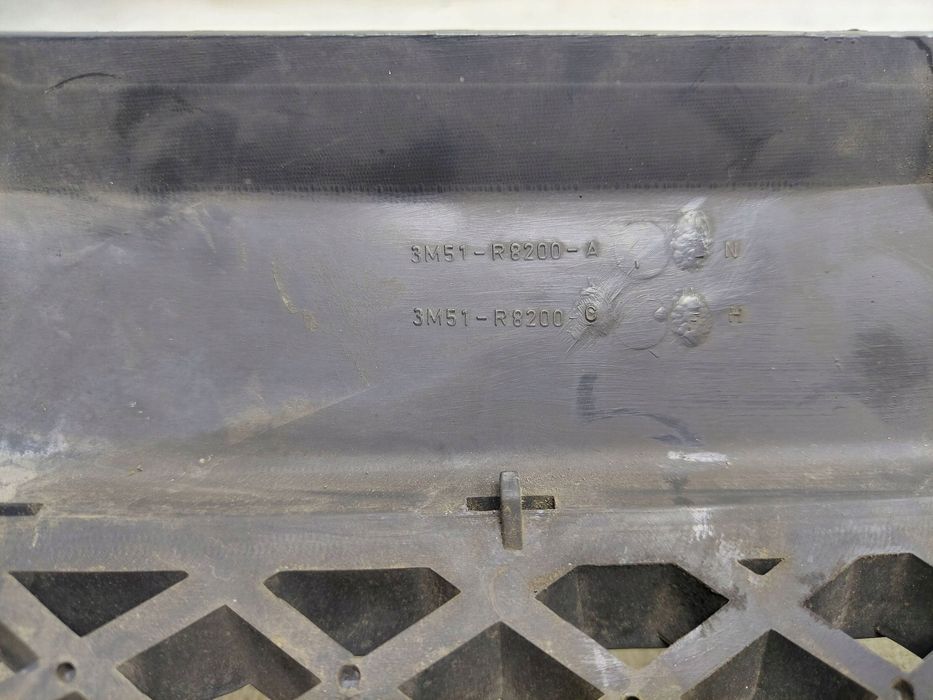Grill Atrapa Chłodnicy Ford C-Max 3M51R8200A