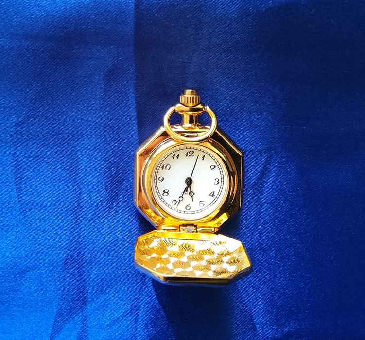 2126#Relogio bolso quartz Novo com pilha a trabalhar nunca foi usado