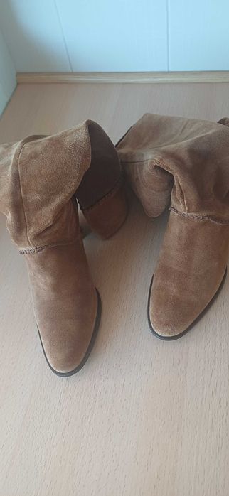 Botas camurça cano alto