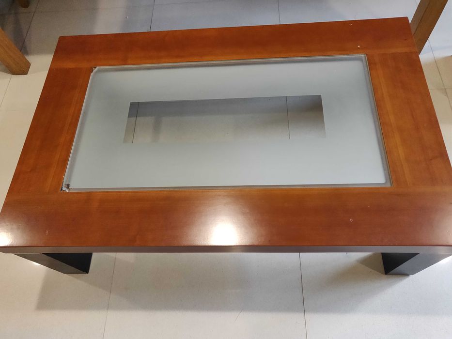 Mesa de café, em madeira