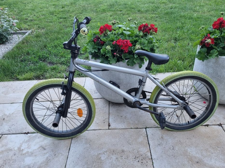 Sprzedam  rower BMX B'Twin Wipe 500 w rozmiarze 20 cali
