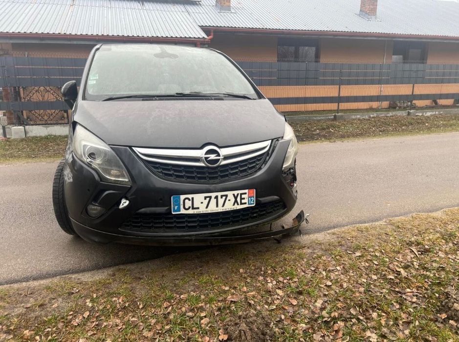 Opel Zafira C *SAMOCHOD NA CZĘŚCI* drzwi, deskę rozdzielczą, półosie, silnik, fotele, kanapę, komputer, zawieszenie, szyby, tylne lampy, sanki,dach,