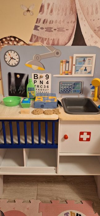 Klinika dla dzieci i weterynarz 2w1 Playtive, z prawdziwego drewna