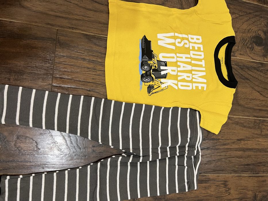 Carters чотири піжами 2t та 3t, 2-3 роки
