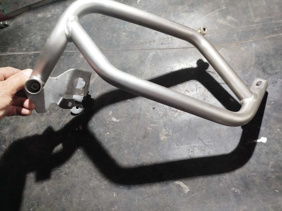 Права захисна дуга з кронштейном BMW R1200/1250GSA K51 2018-24 Защитная дуга топливного бака правая