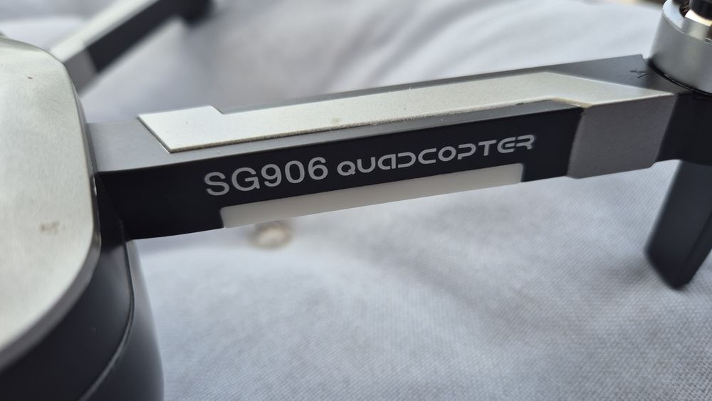 Dron Beast SG 906