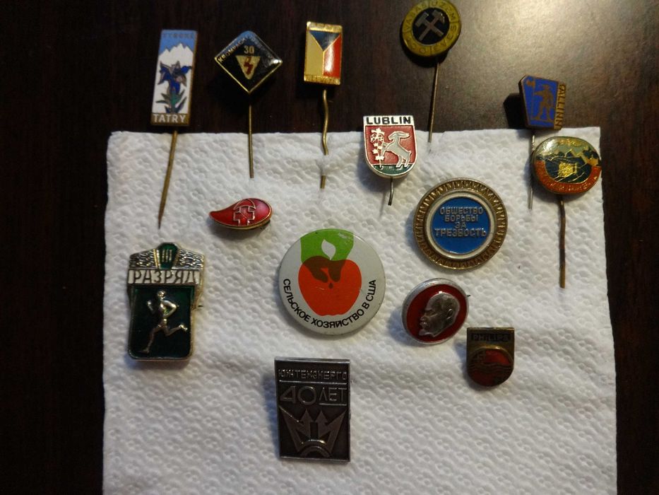 Значки разные металлические