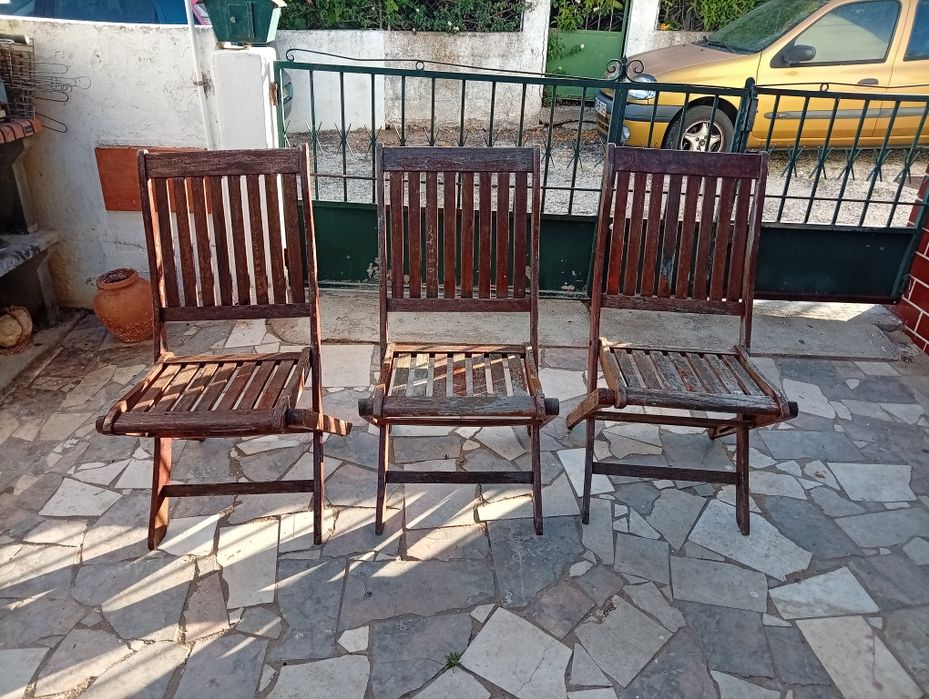 3 cadeiras de madeira