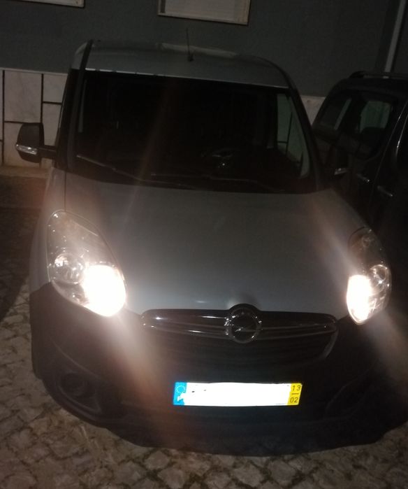 Opel Combo 1.3 Cdti de 2013 em bom estado