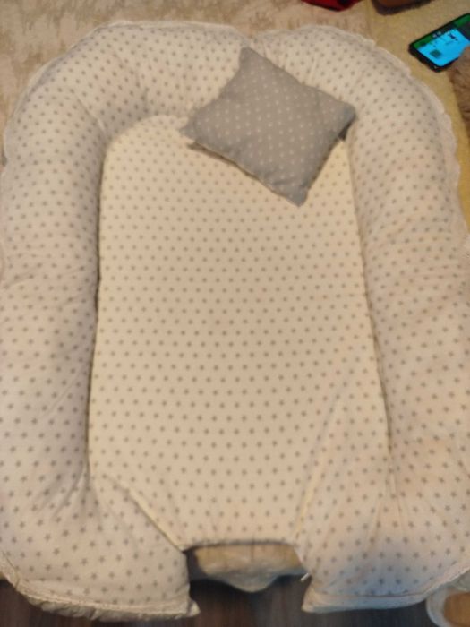 Ninho bebé cinza e branco