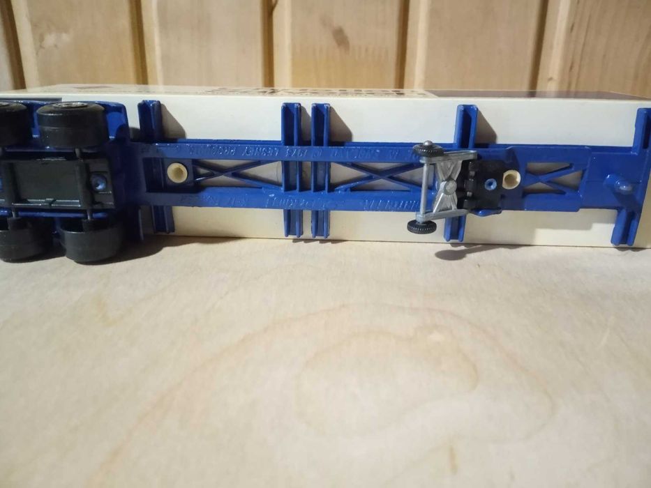 Машинка металева «Сидільний тягач з фурою» Англія. 1978 р.