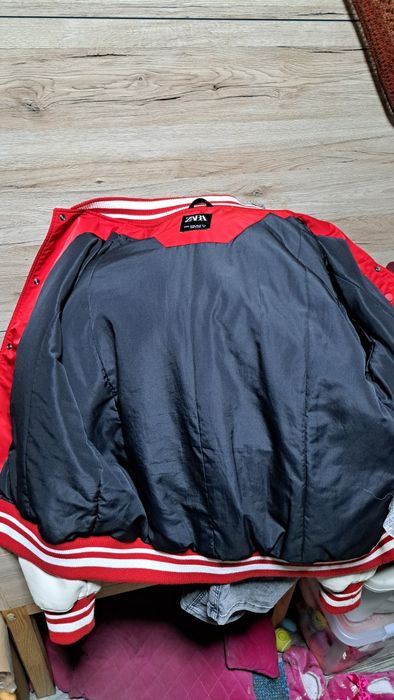 Kurtka bejsbolówka Zara.