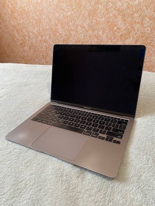 MacBook Air 2020/i7/16/512