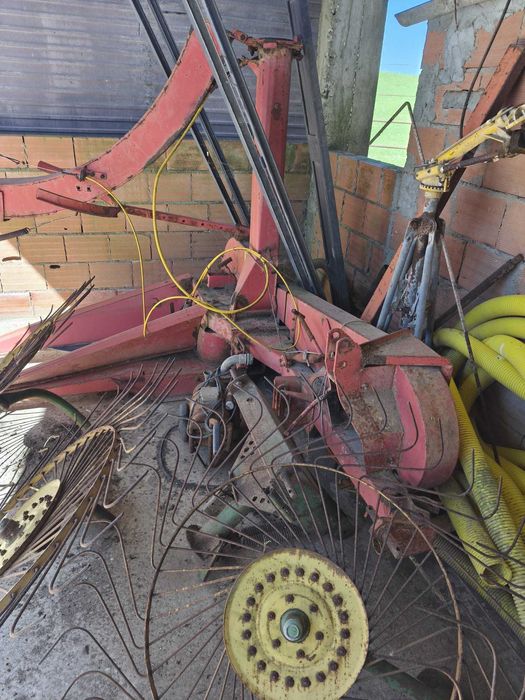 Vende-se Ensilador Kverneland Taarupusado