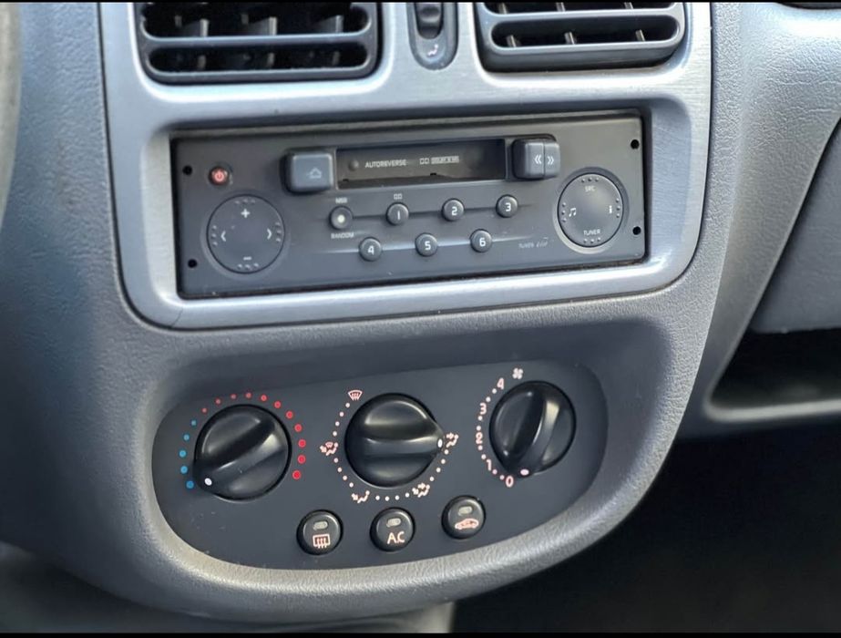 Renault Clio 1.2 A/C 00 — photo 3