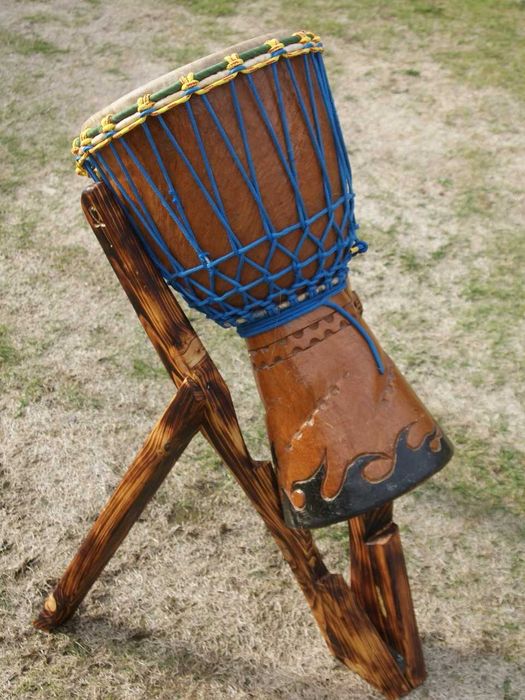 Statyw do djembe. drewniany.