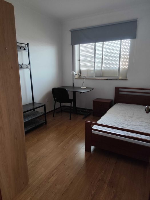 Quarto em Apartamento de Estudantes São Martinho do Bispo