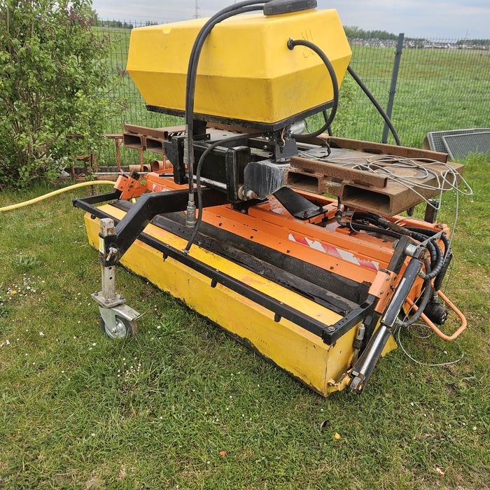 Zamiatarka pronar zm2000