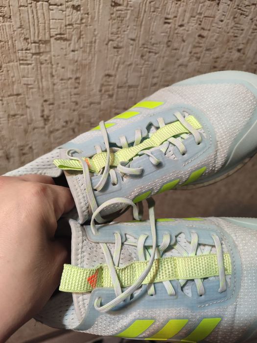 Кросівки adidas .