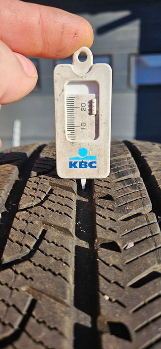 Opony wielosezonowe 16