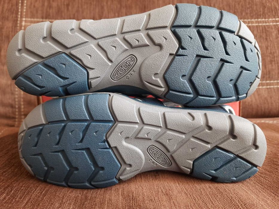 Sandały damskie Keen Clearwater CNX navy/blue glow 37.5 nowe