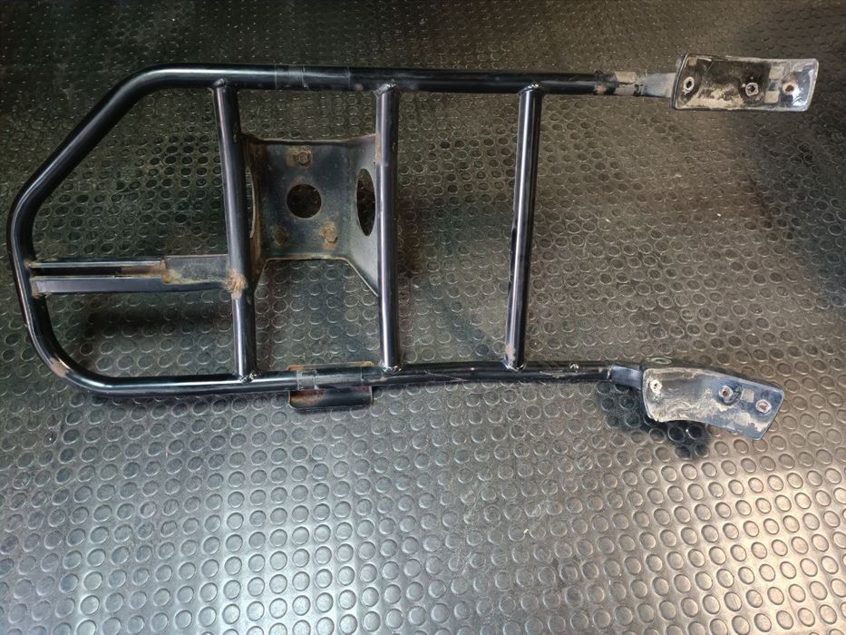 Тримач запаски крузак 105 крепление запаски