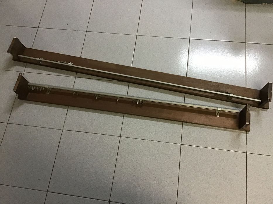 Sanefas em madeira antiga de boa qualidade e em muito bom estado.