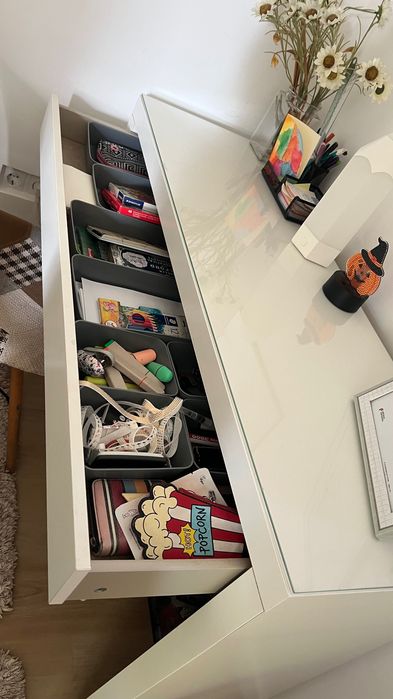 Secretaria mais cadeira