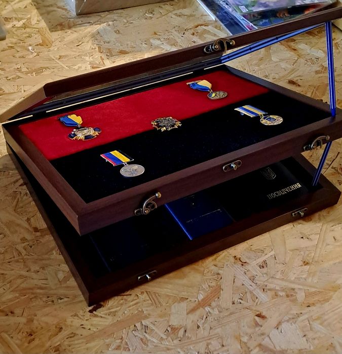 Рамка-вітрина для нагород ,медалей,орденів