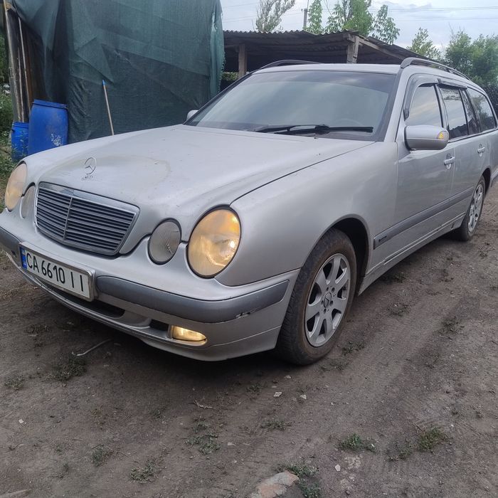 Mercedes-Benz E220 2003року