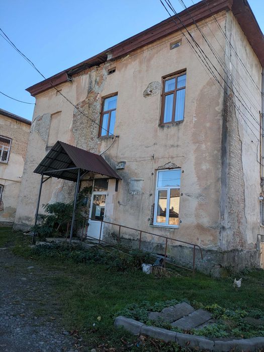 Фасад, 1 пов, окремий вхід 57.9 м2. Сколе, вул Богуна 3