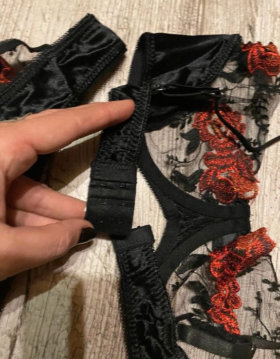 Piękny komplet bielizny czarno czerwony roz XL