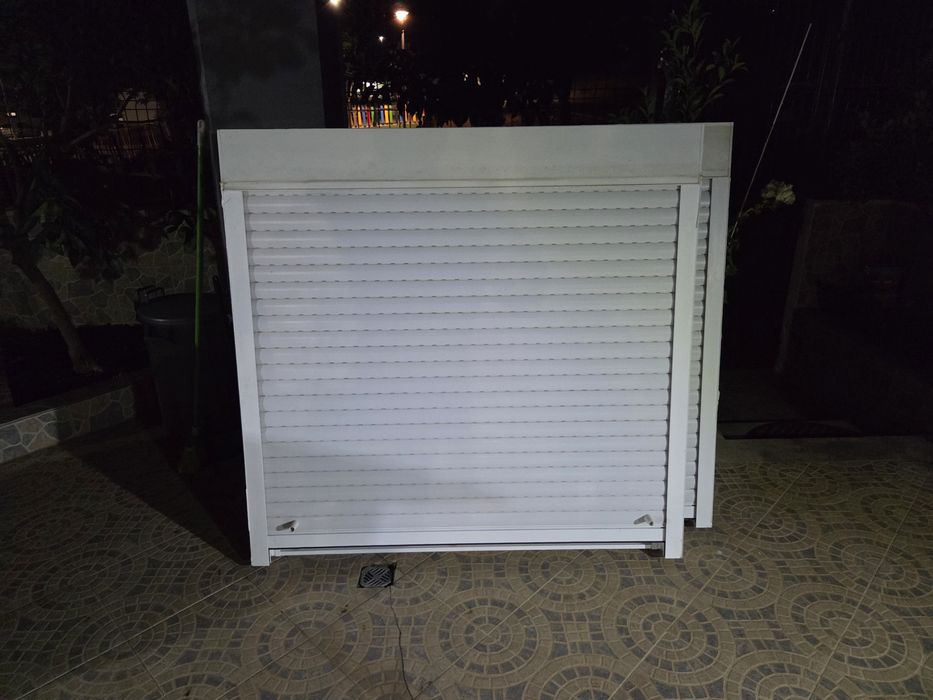 2 janelas com estores