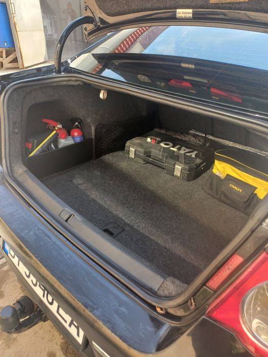 Авто  PASSAT B6  2.0 fsi