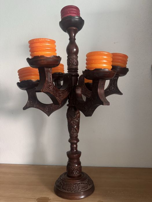 Castiçal em madeira.