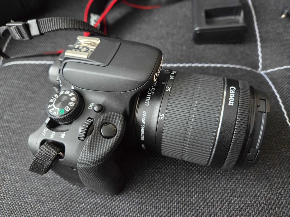 Canon EOS 100D + obiektyw 18-55 mm + futerał