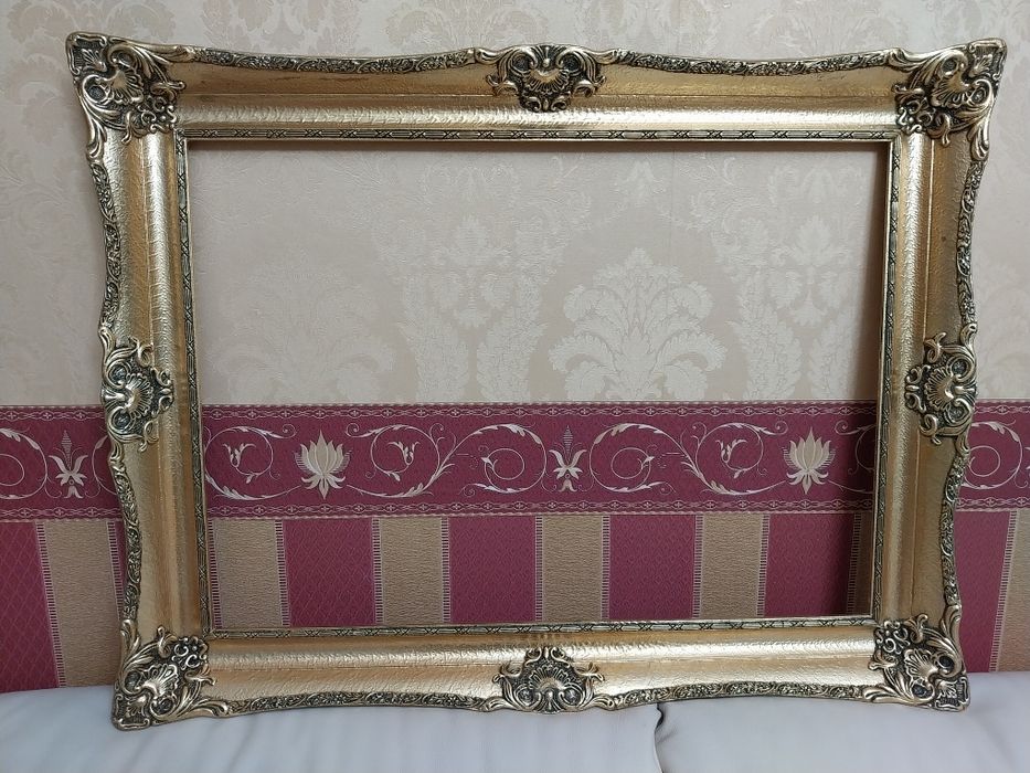 ДЗЕРКАЛО в оправі старе золото розмір 50×70 внутрішній.Рама дерев'яна.
