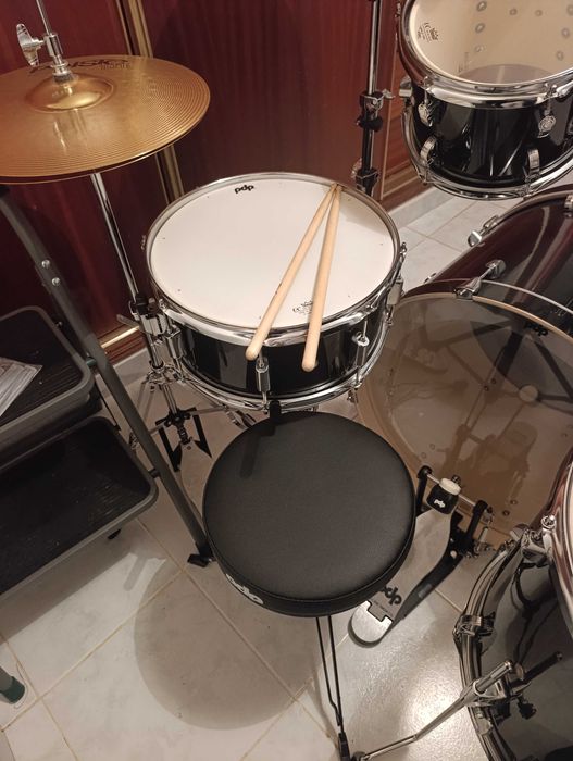Bateria PDP Mainstage 5pc with Hardware Pack and Paiste Cymbals