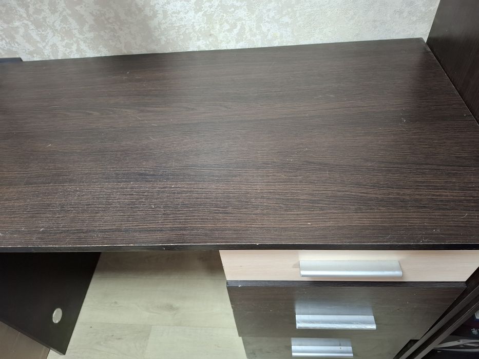 продам стіл для школяра