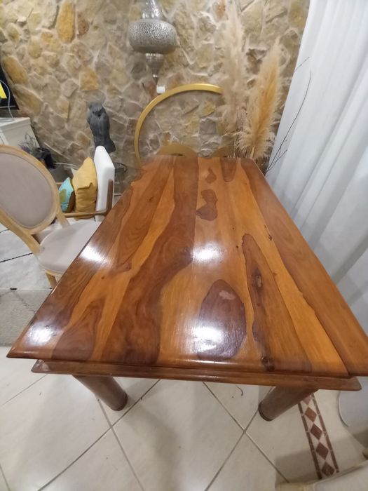 Mesa jantar madeira maciça com detalhes em metal